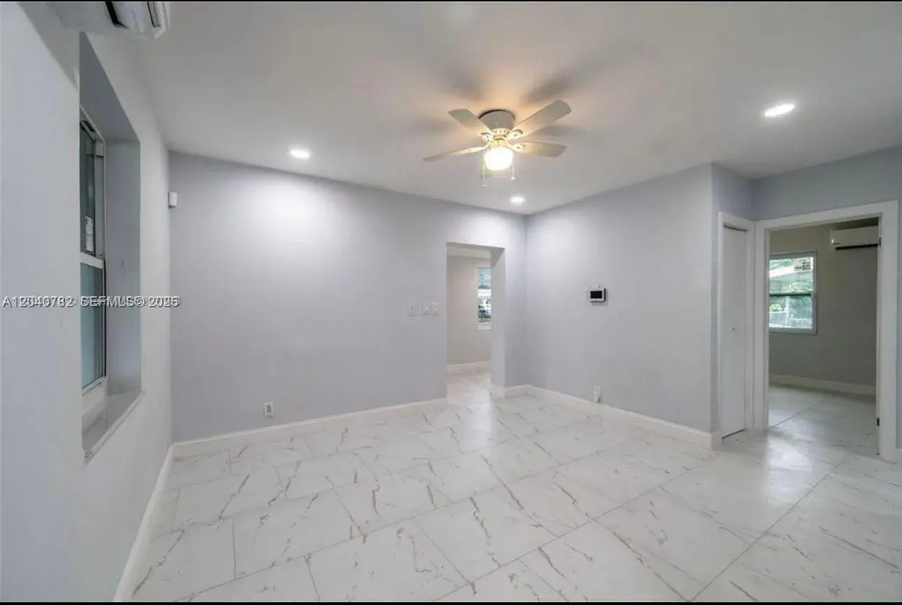 425 NW 14th Way, Fort Lauderdale FL 33311
