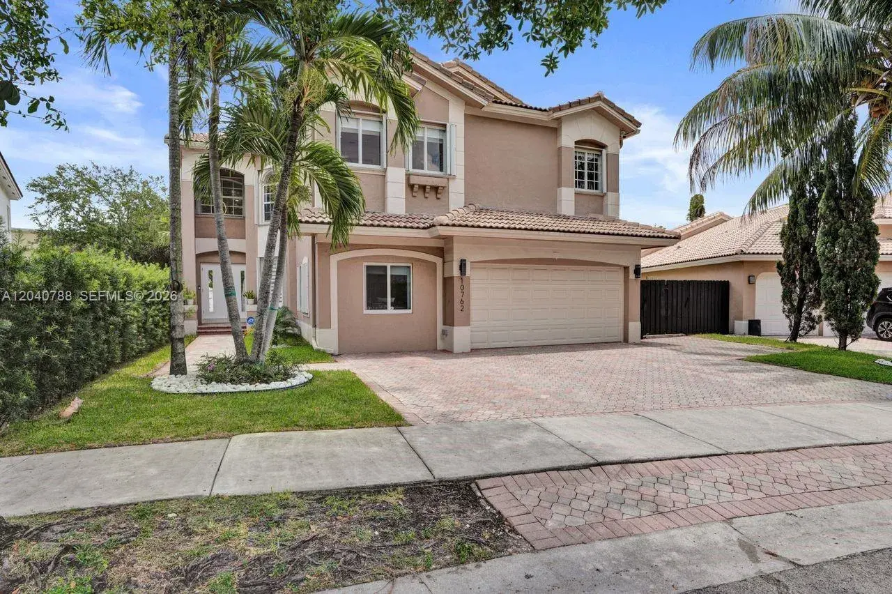 6 bedroom 5 bath for sale at 10762 NW 71st St, Doral FL 33178