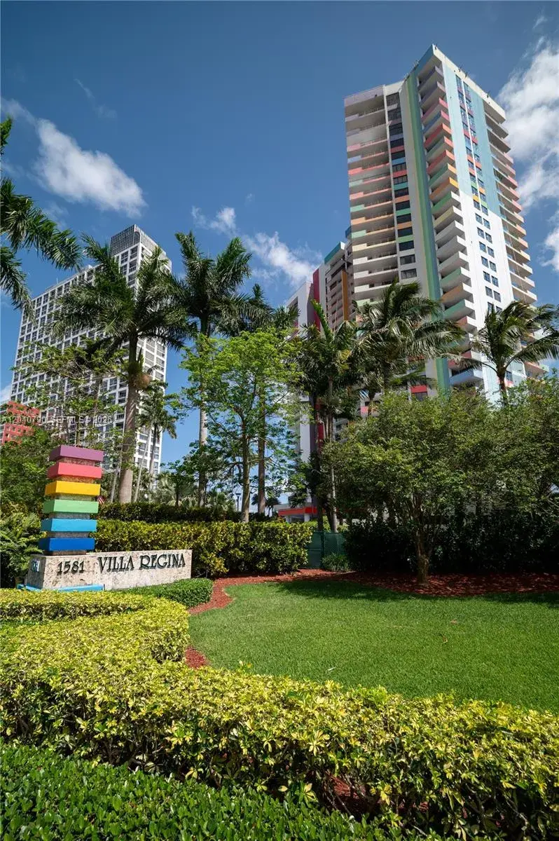 2 bedroom 3 bath for sale at 1581 Brickell Ave, Miami FL 33129