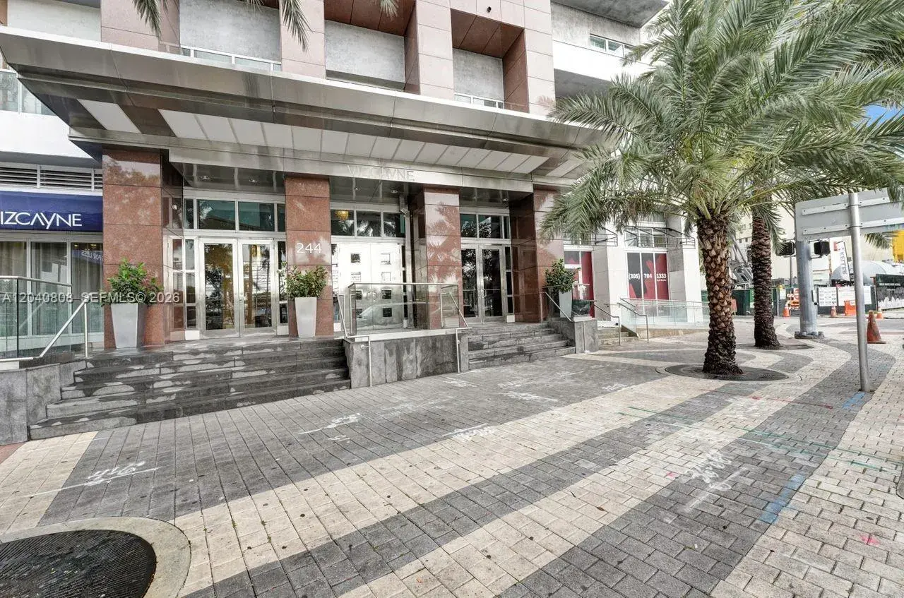 1 bedroom 1 bath Residential Lease for rent at 244 Biscayne Blvd # 2005, Miami FL 33132