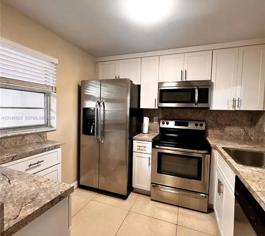 9235 Lagoon Pl # 109, Davie FL 33324