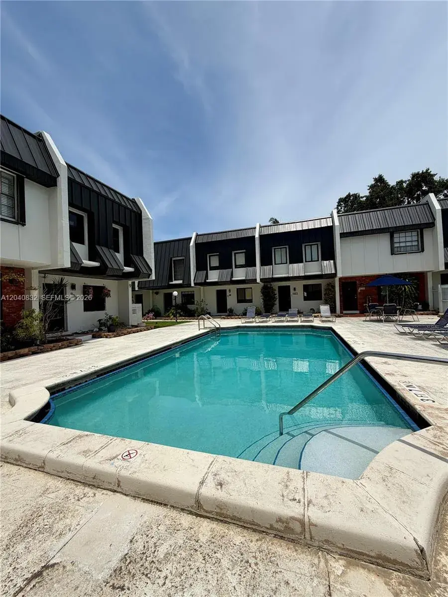 6667 Miller Dr # 15, South Miami FL 33155