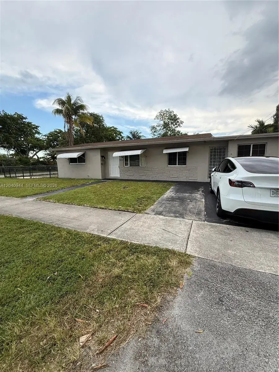 3 bedroom 2 bath Residential Lease for rent at 300 SW 9th Ave # A, Hallandale Beach FL 33009