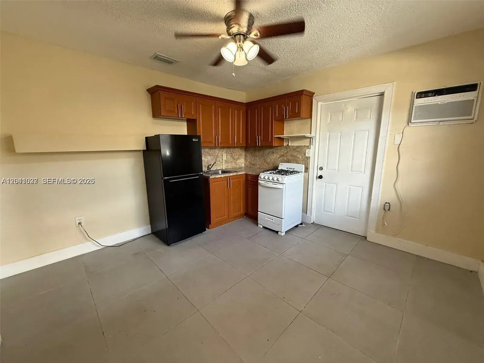 2339 NW 35th St - Efficiency, Miami FL 33142