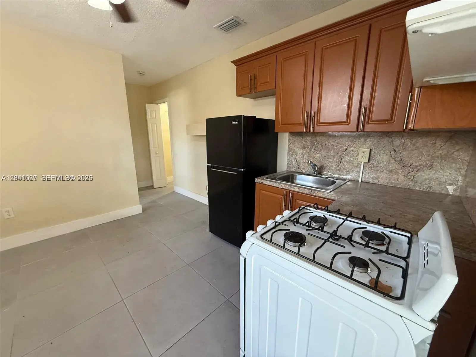 2339 NW 35th St - Efficiency, Miami FL 33142