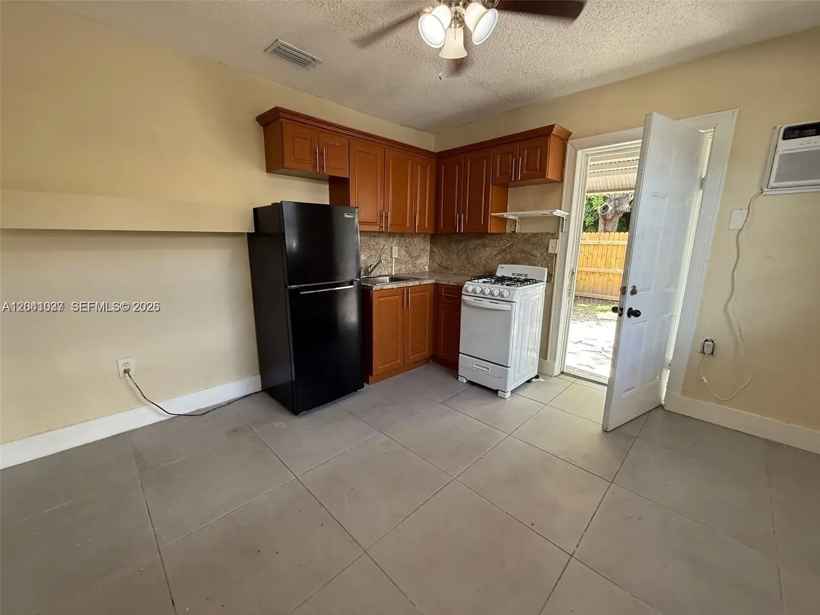2339 NW 35th St - Efficiency, Miami FL 33142