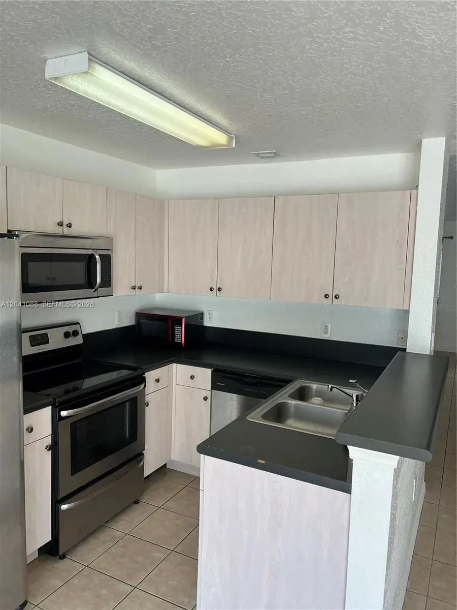183 Hidden Ct Rd # 33, Hollywood FL 33023