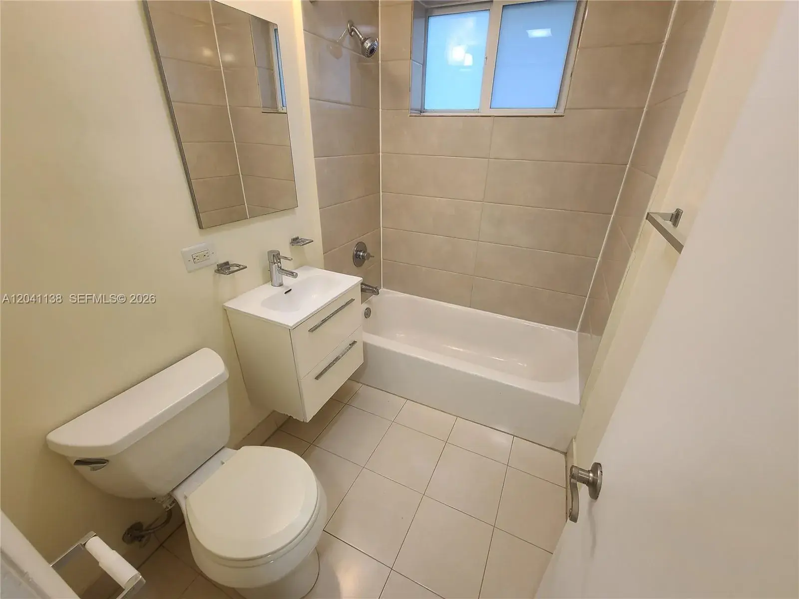 220 Collins Ave # 3B, Miami Beach FL 33139