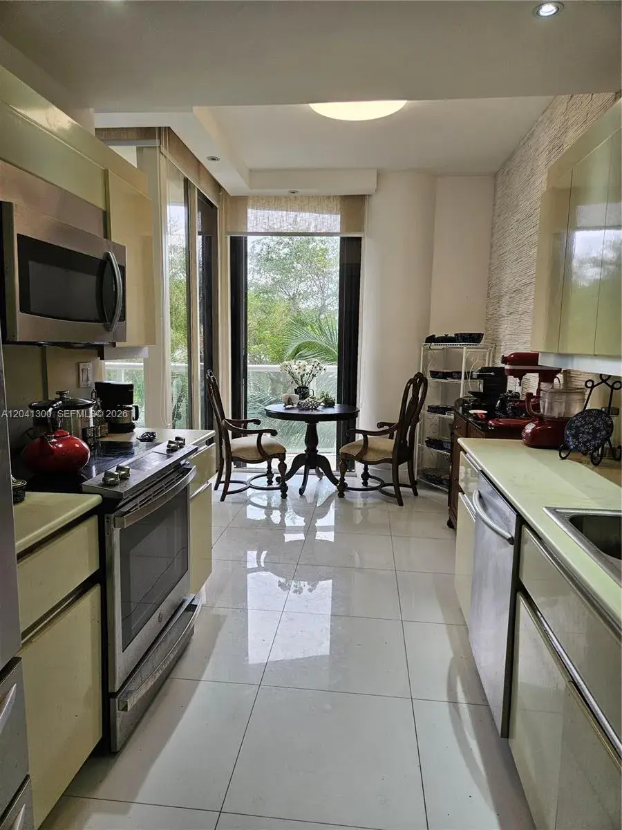 4000 Island Blvd, Aventura FL 33160