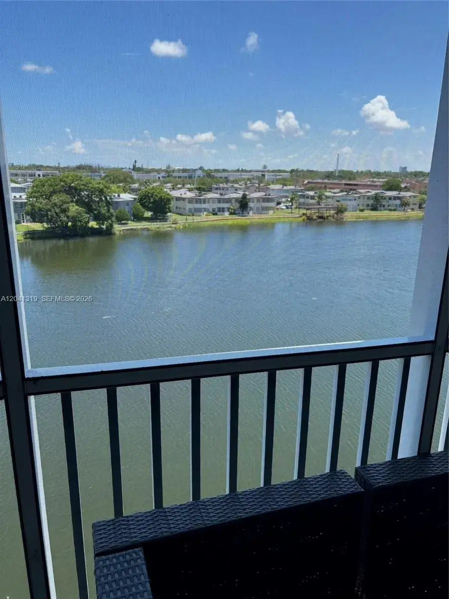 1750 NE 191st St # 4, Miami FL 33179