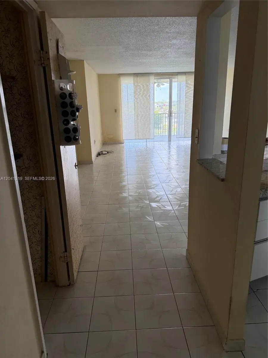 1750 NE 191st St # 4, Miami FL 33179