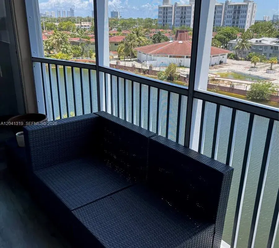 1750 NE 191st St # 4, Miami FL 33179