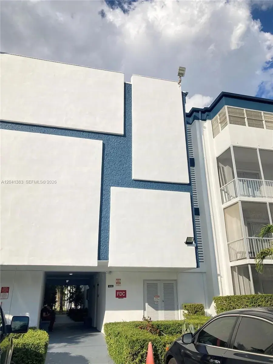 1 bedroom 1 bath Residential for sale at 9159 SW 77th Ave # 211, Miami FL 33156