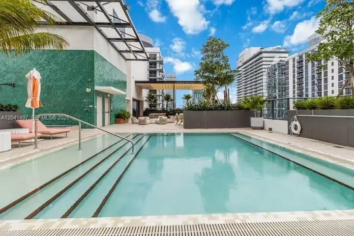 11 NE 6th St # 807, Miami FL 33132