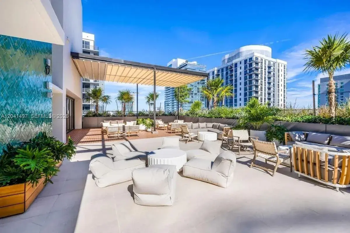 11 NE 6th St # 807, Miami FL 33132