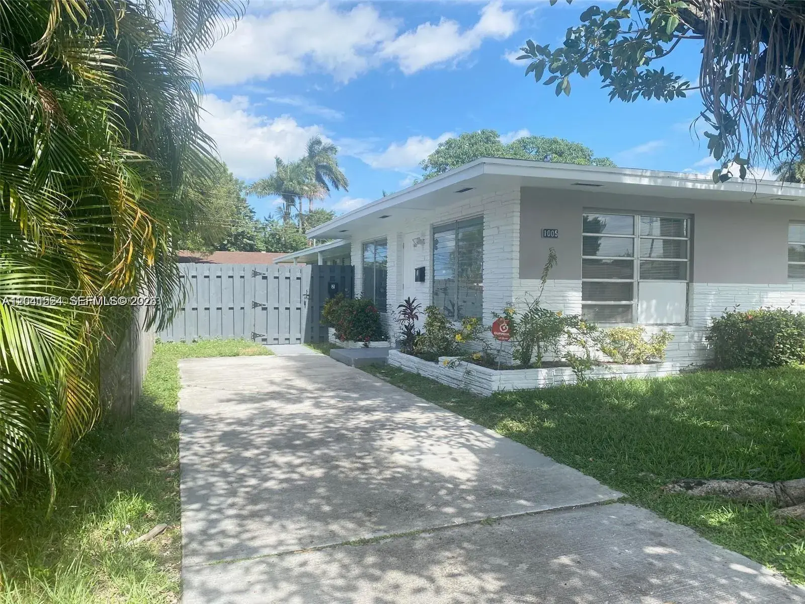 1005 NE 2nd St # 1, Hallandale Beach FL 33009