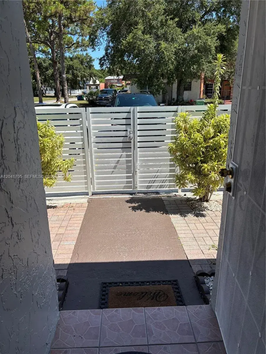 21122 NW 39th Ave, Miami Gardens FL 33055