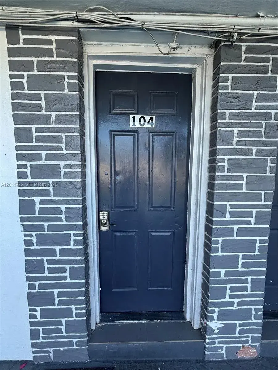 1843 Dewey St # 104, Hollywood FL 33020