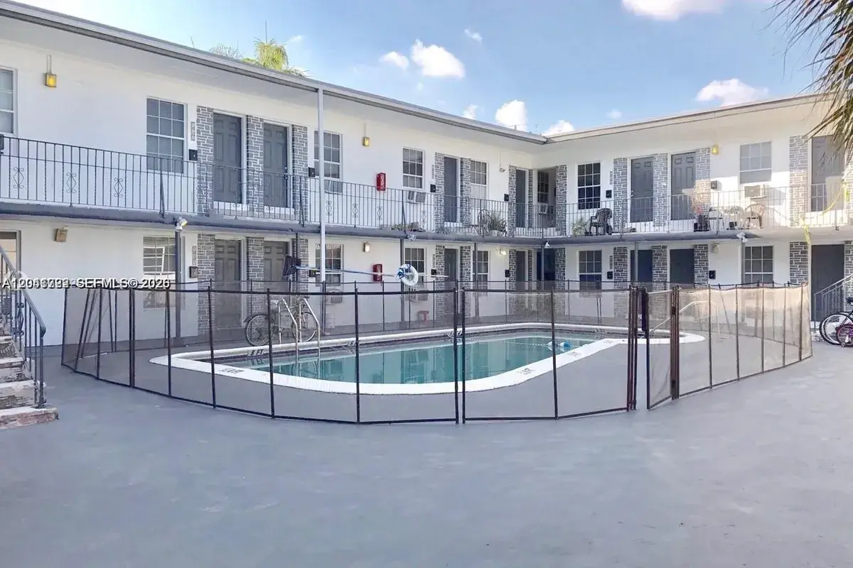 1843 Dewey St # 104, Hollywood FL 33020