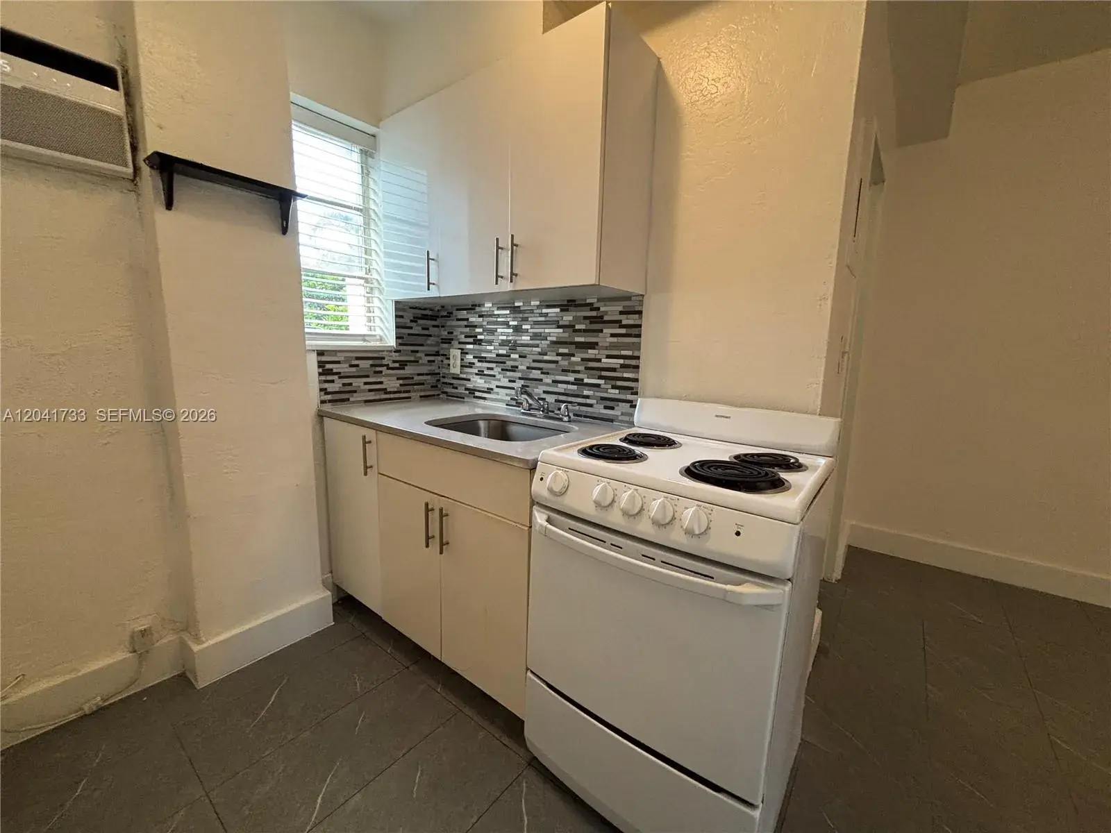 1843 Dewey St # 110, Hollywood FL 33020