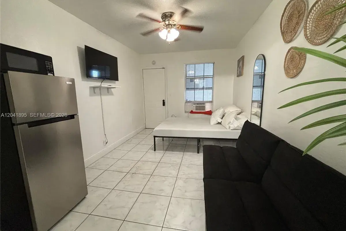 1843 Dewey St # 118, Hollywood FL 33020
