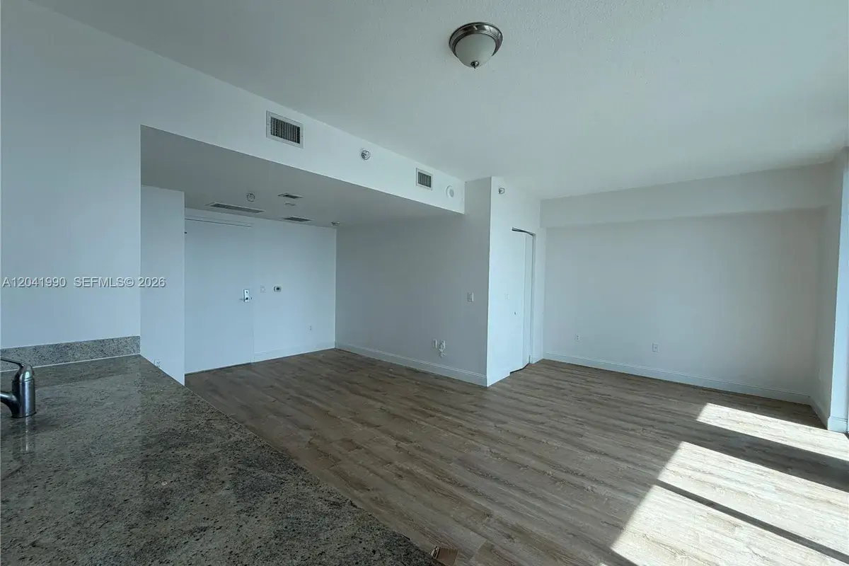185 SW 7th St # 3200, Miami FL 33130