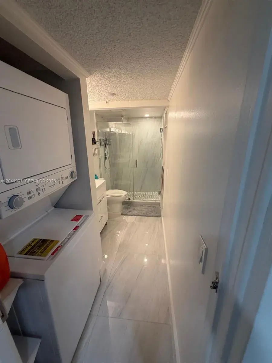 1 bedroom 1 bath Residential for sale at 9520 SW 8th St # 121, Miami FL 33174