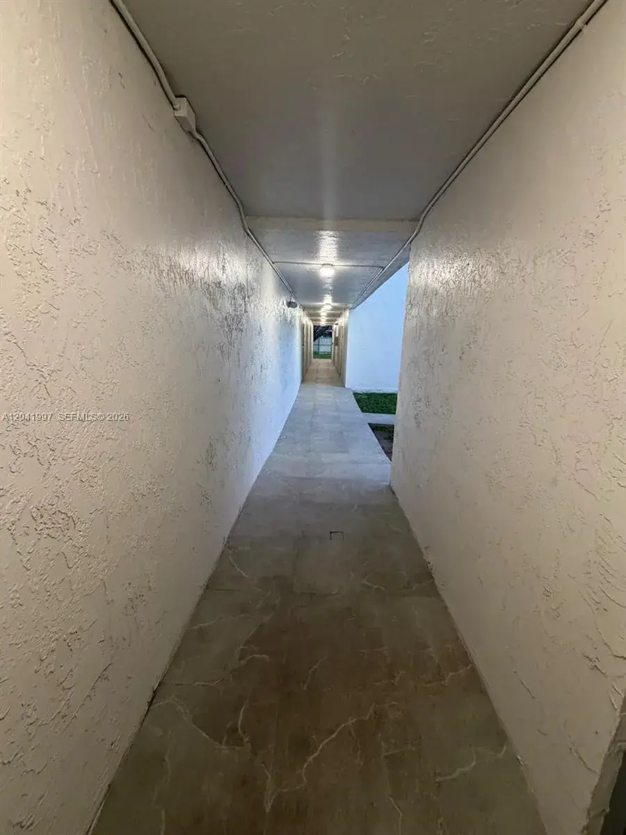 9520 SW 8th St # 121, Miami FL 33174
