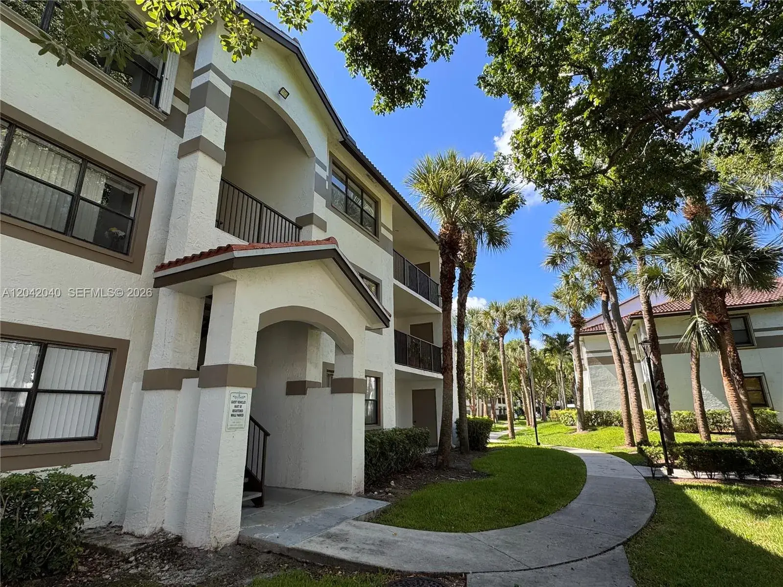 1 bedroom 1 bath Residential Lease for rent at 550 S Park Rd # 8, Hollywood FL 33021