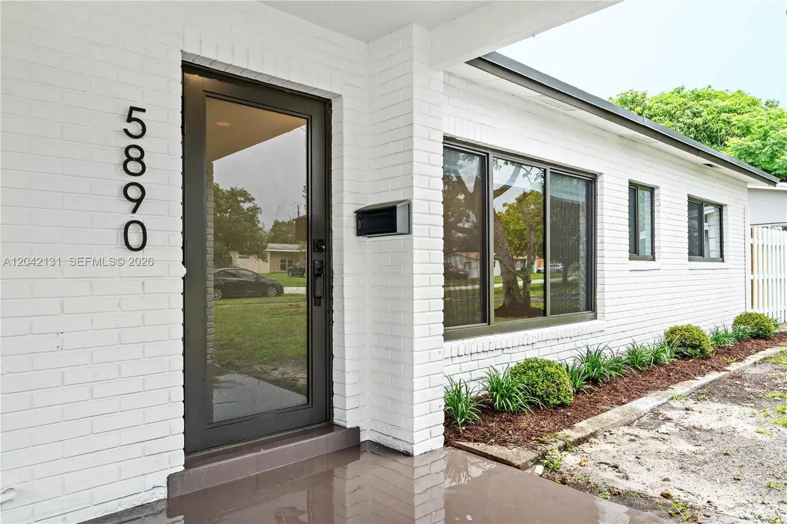 5890 NW 15th St, Sunrise FL 33313
