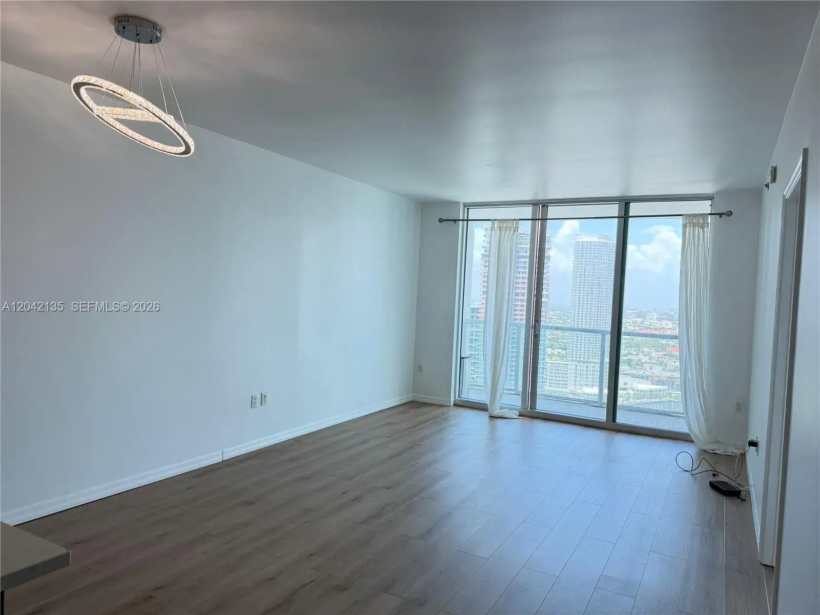 55 SE 6th St # 3900, Miami FL 33131