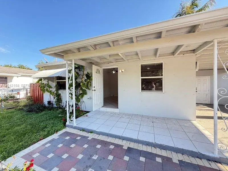 2210 Roosevelt St, Hollywood FL 33020