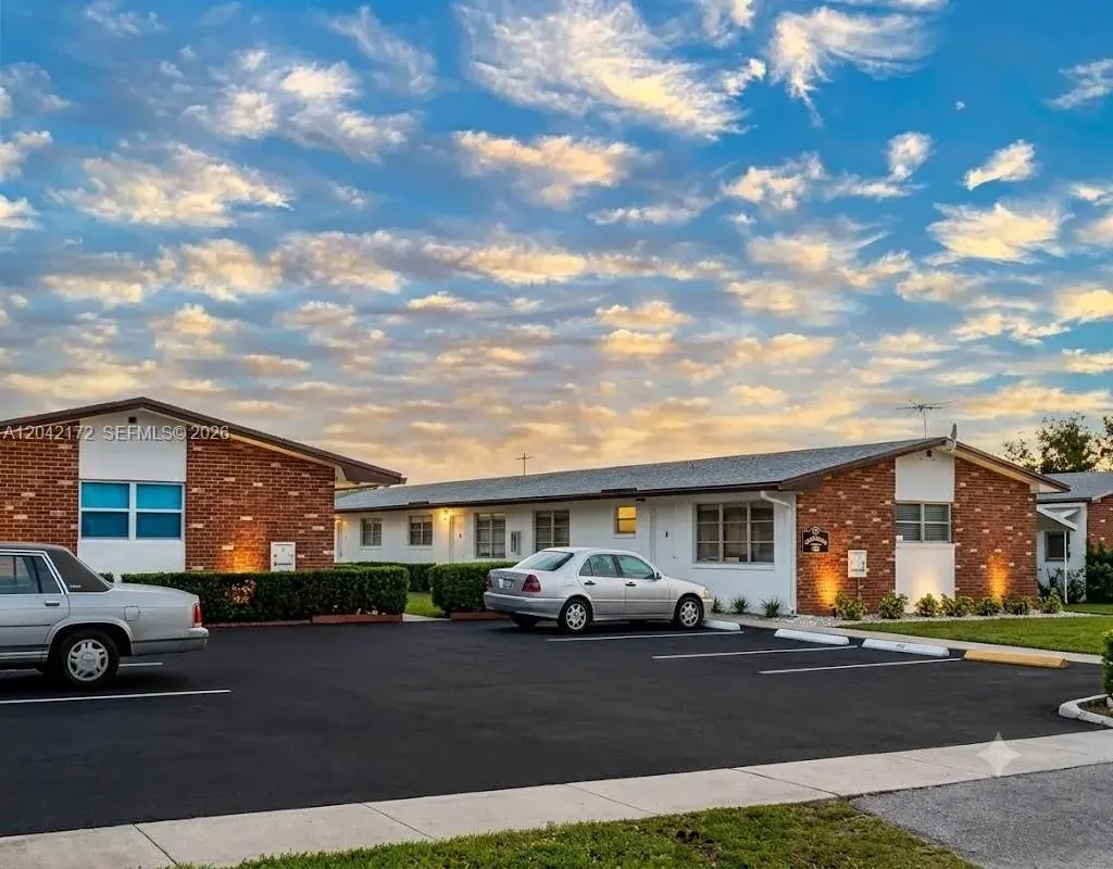 2 bedroom 1 bath Residential for sale at 2230 Jackson St # 1W, Hollywood FL 33020