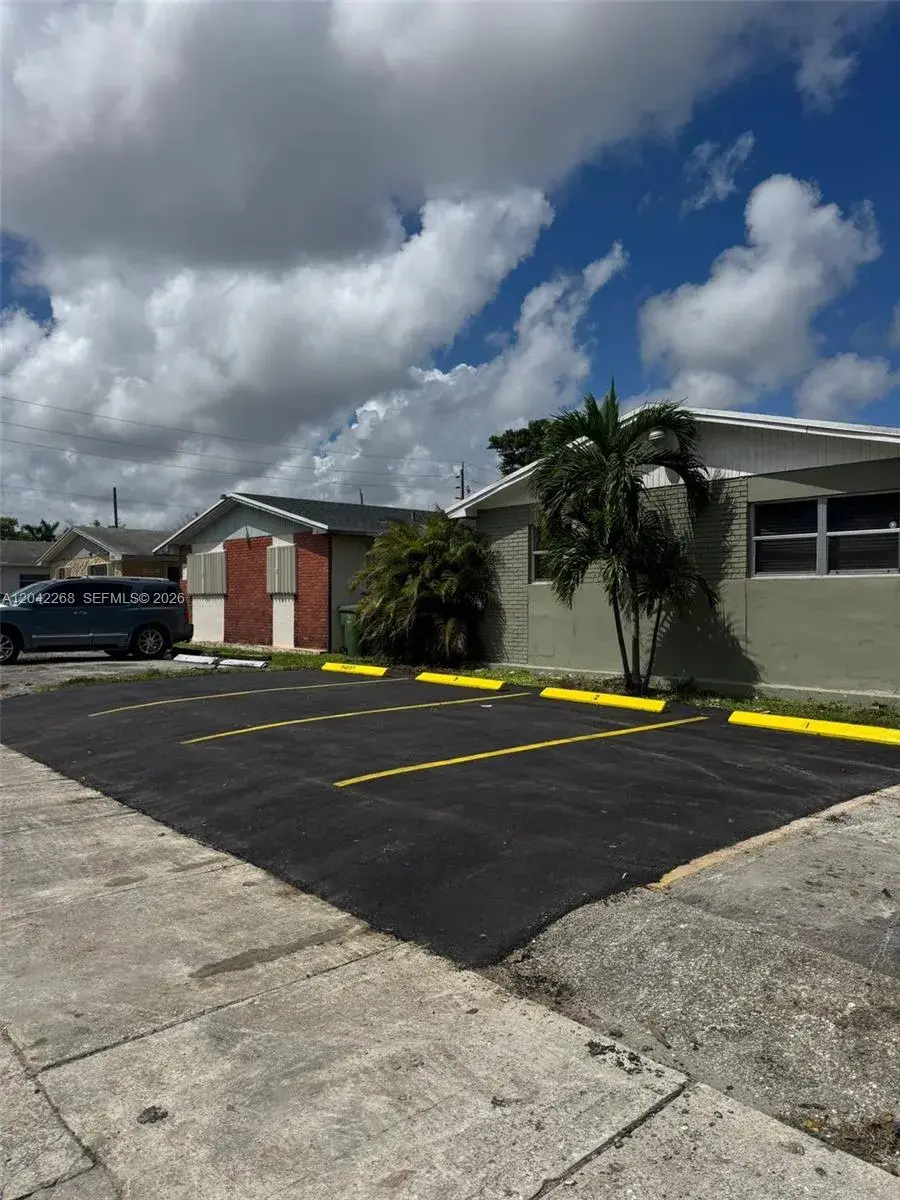 844 SW 10th St # 3, Hallandale Beach FL 33009