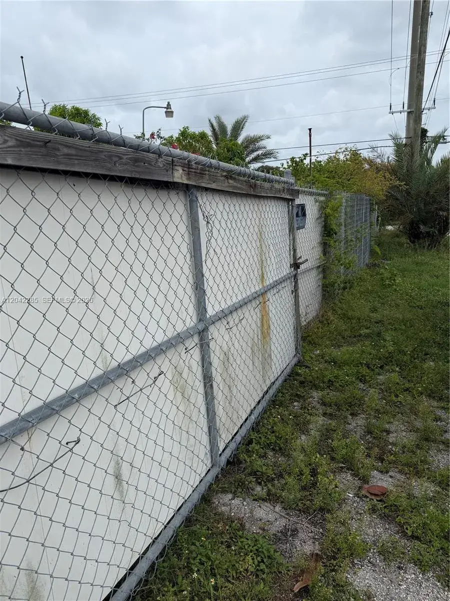 16225 NE 2nd Ave, Miami FL 33162