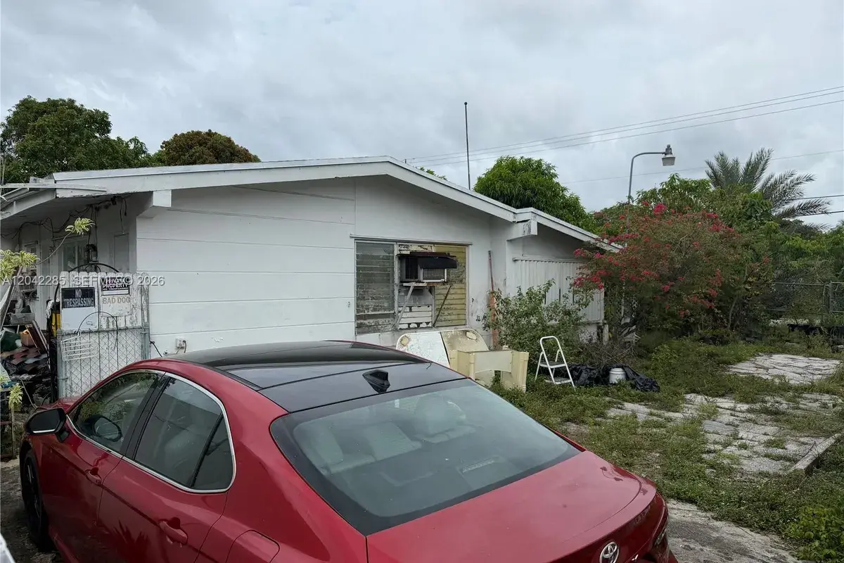 16225 NE 2nd Ave, Miami FL 33162