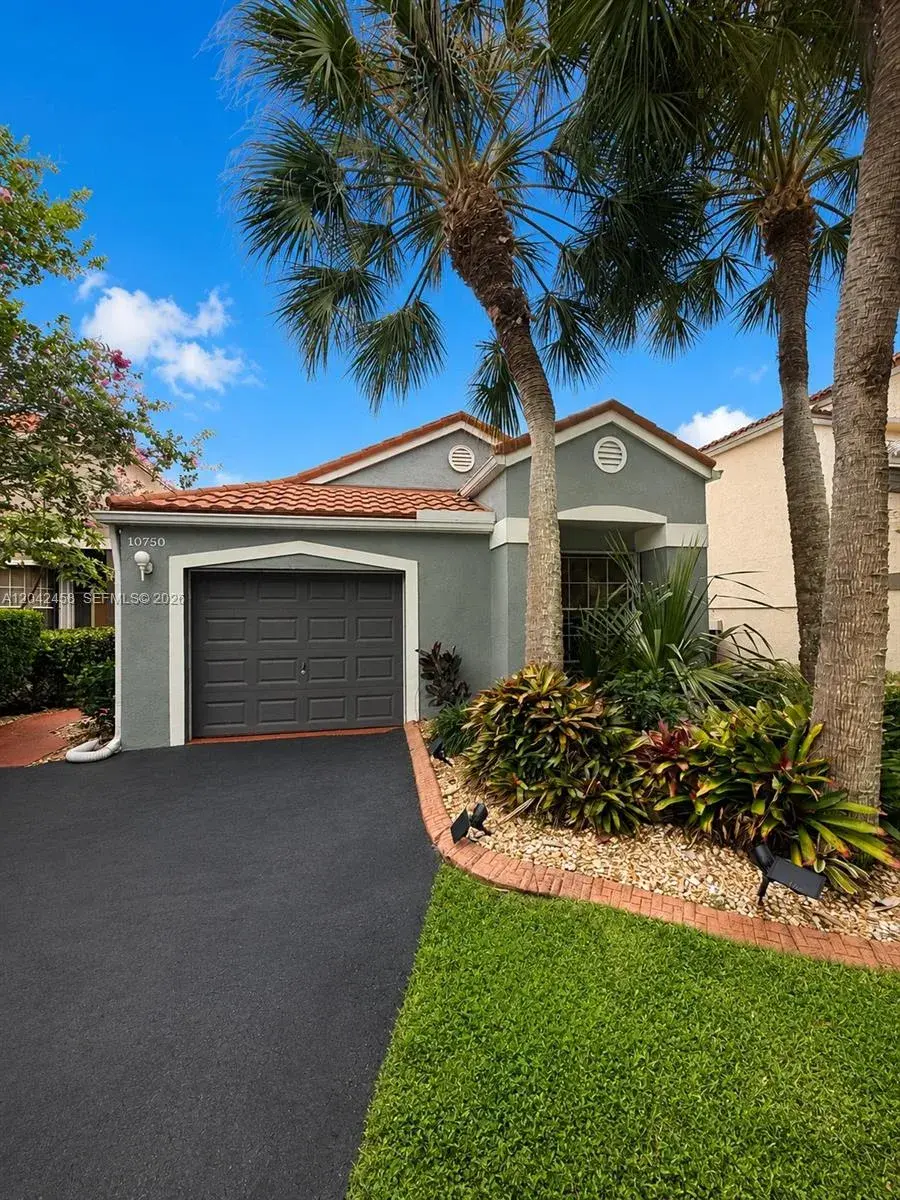2 bedroom 2 bath for sale at 10750 NW 10th St, Plantation FL 33322