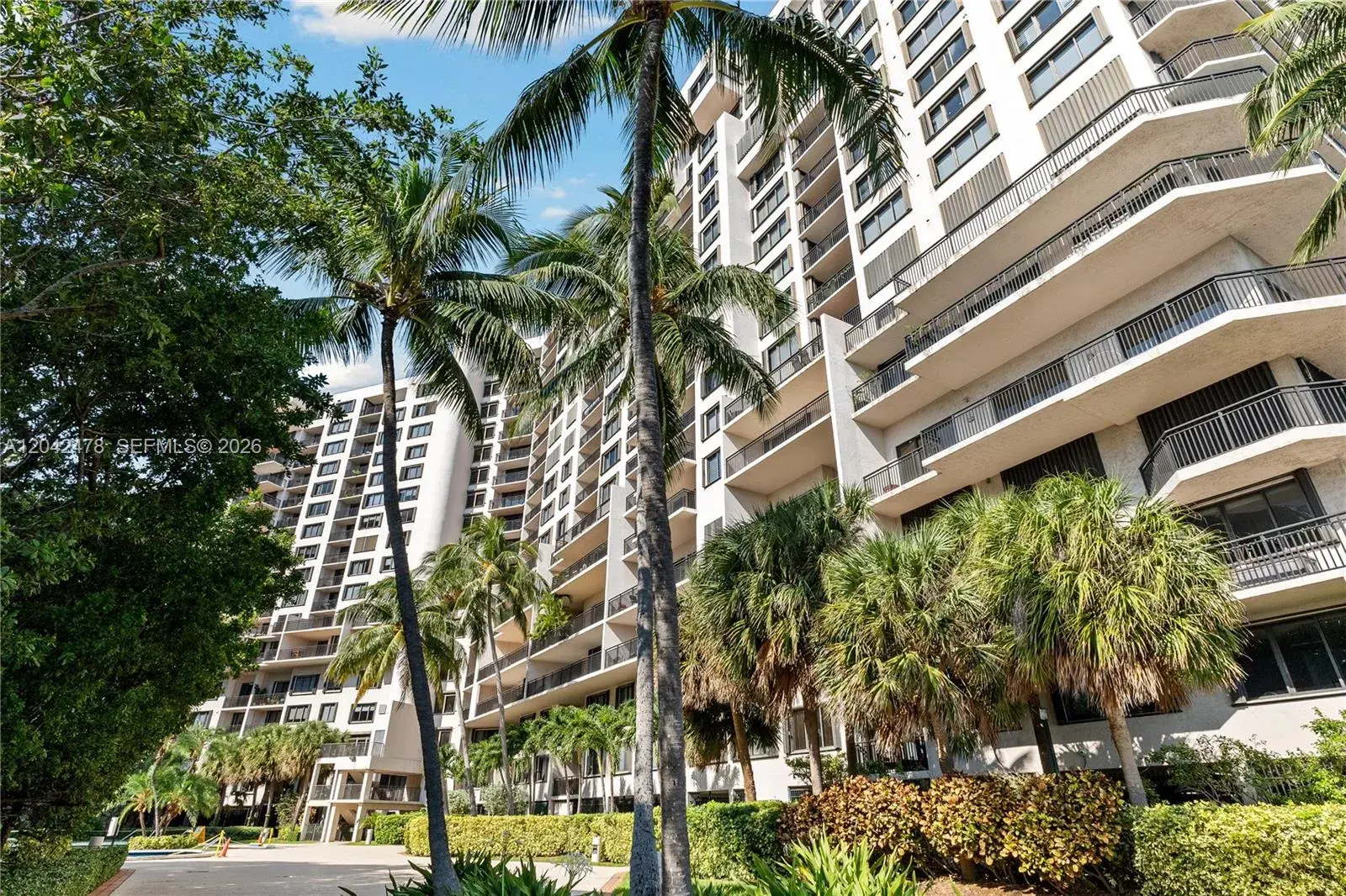 3 bedroom 2 bath for sale at 540 Brickell Key Dr # 1513, Miami FL 33131