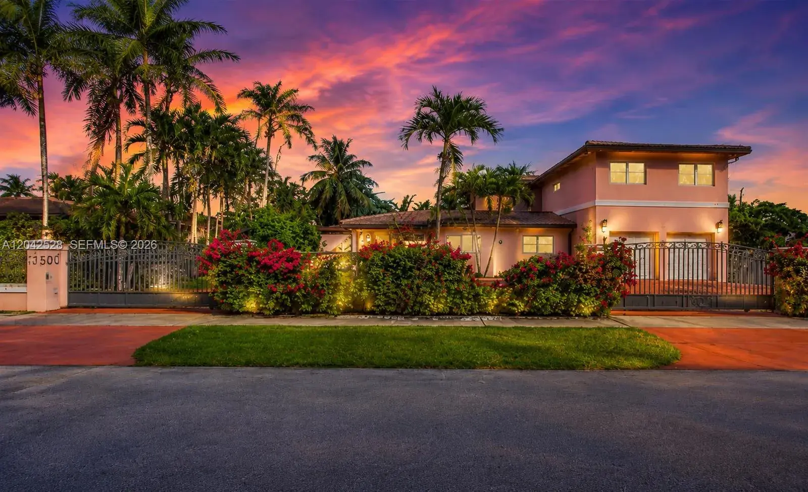 6 bedroom 4 bath for sale at 3135 SW 80th Ave, Miami FL 33155