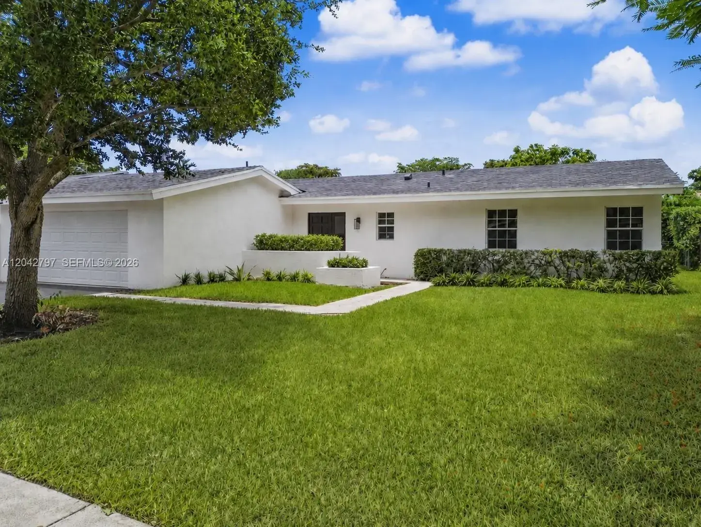 3 bedroom 2 bath Residential for sale at 10262 SW 127th Pl, Miami FL 33186