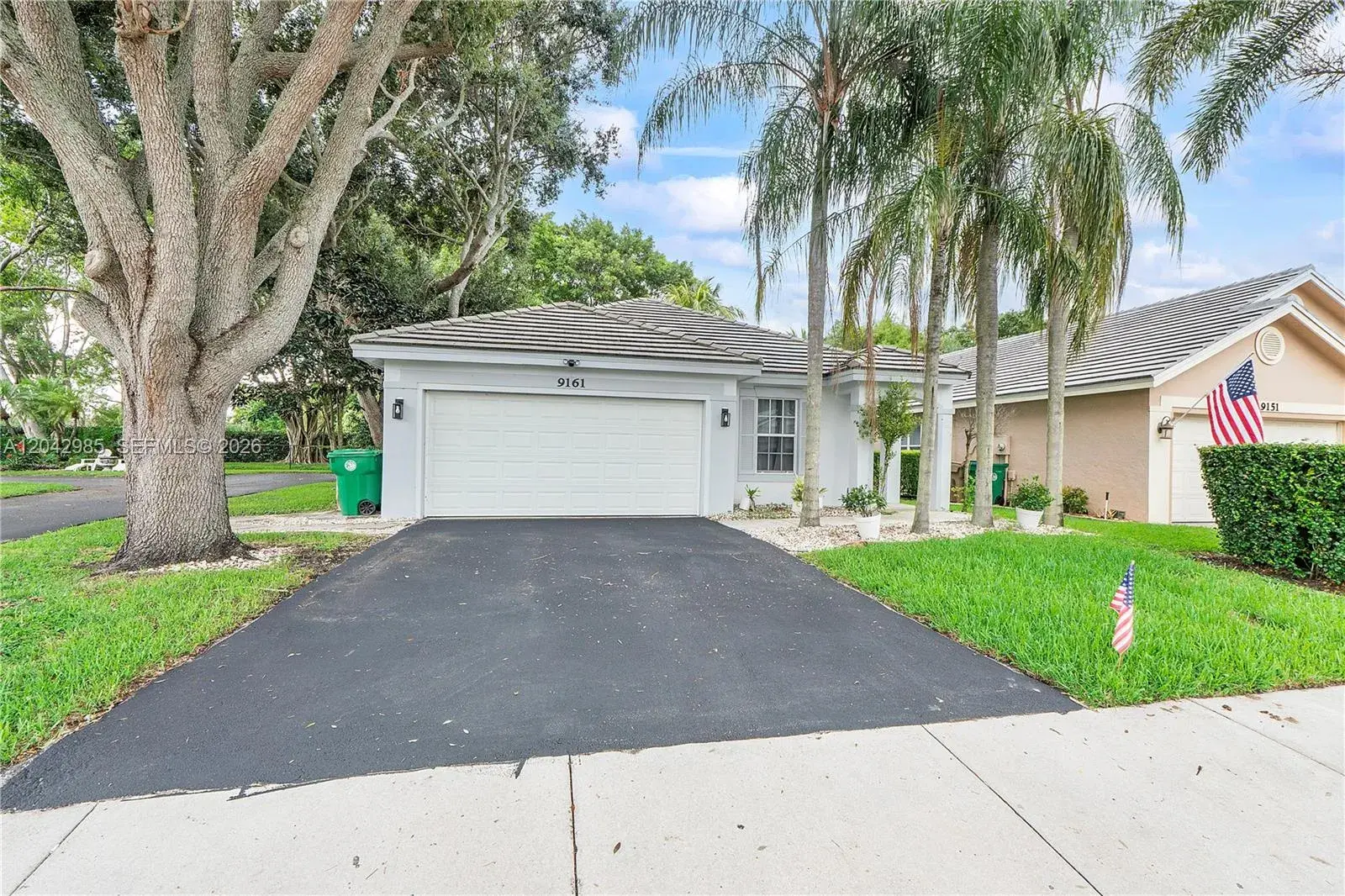 3 bedroom 2 bath for sale at 9161 N Lake Park Cir N, Davie FL 33328