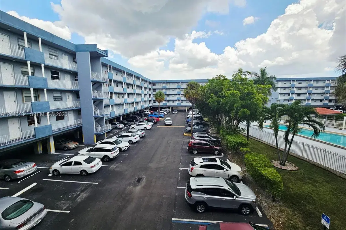 1655 W 44 PL # 315, Hialeah FL 33012