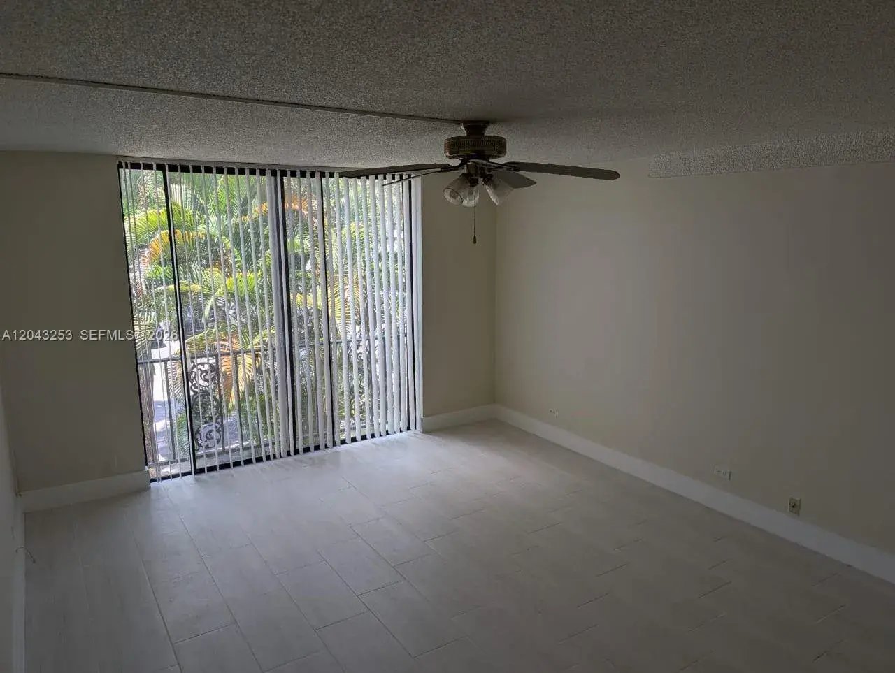 3680 Inverrary Dr # 2M, Lauderhill FL 33319