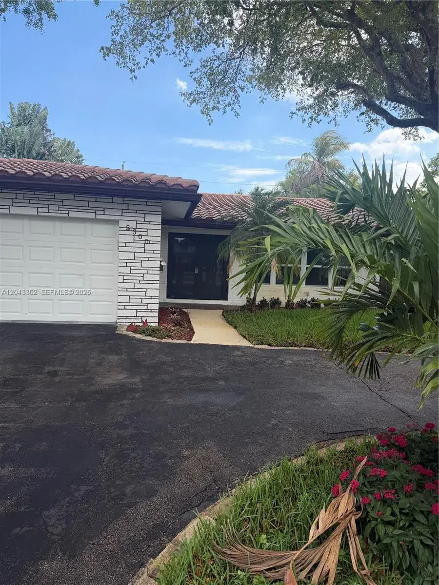 5300 Adams St, Hollywood FL 33021