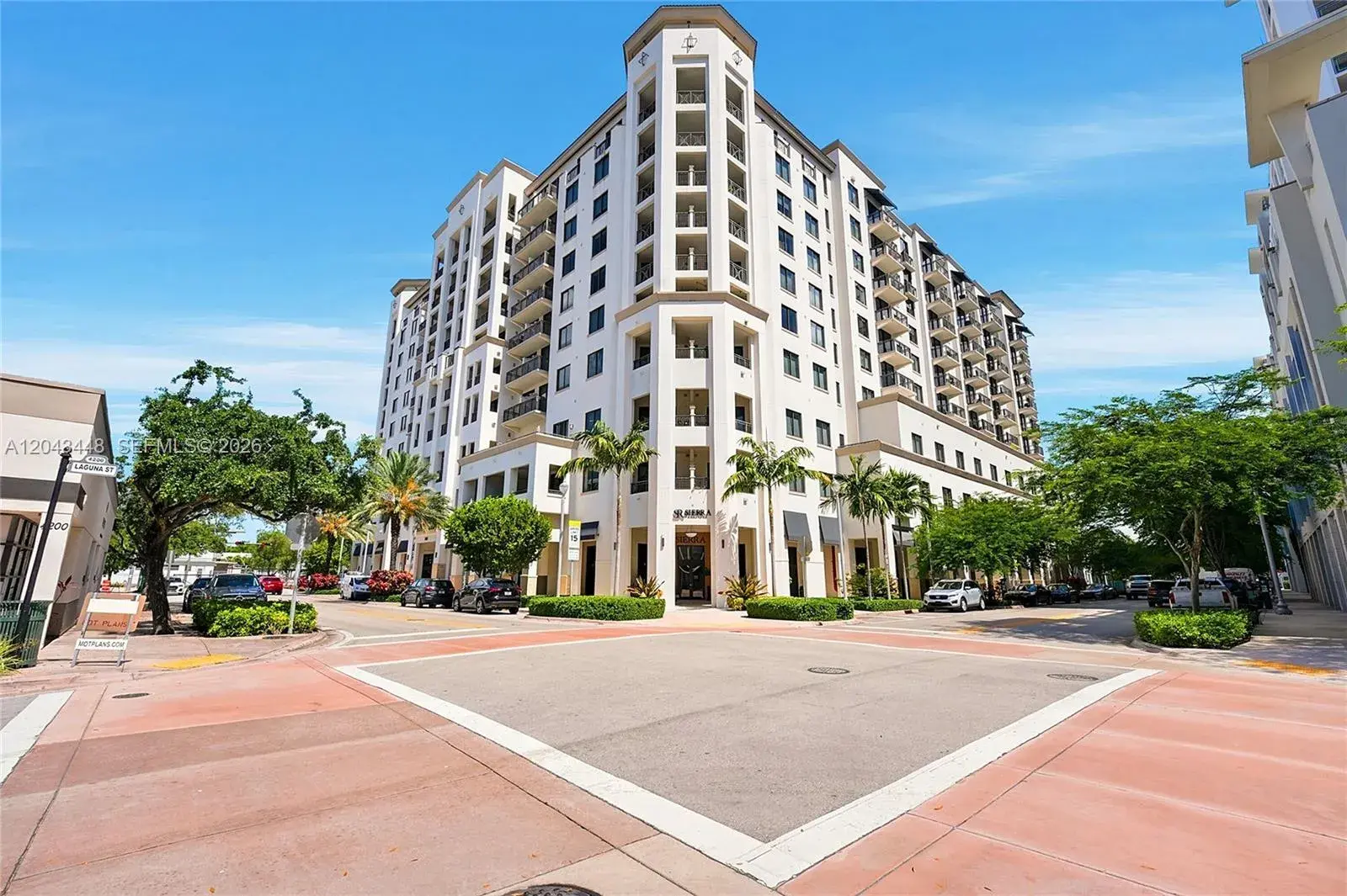 1 bedroom 1 bath for sale at 301 Altara Ave, Coral Gables FL 33146