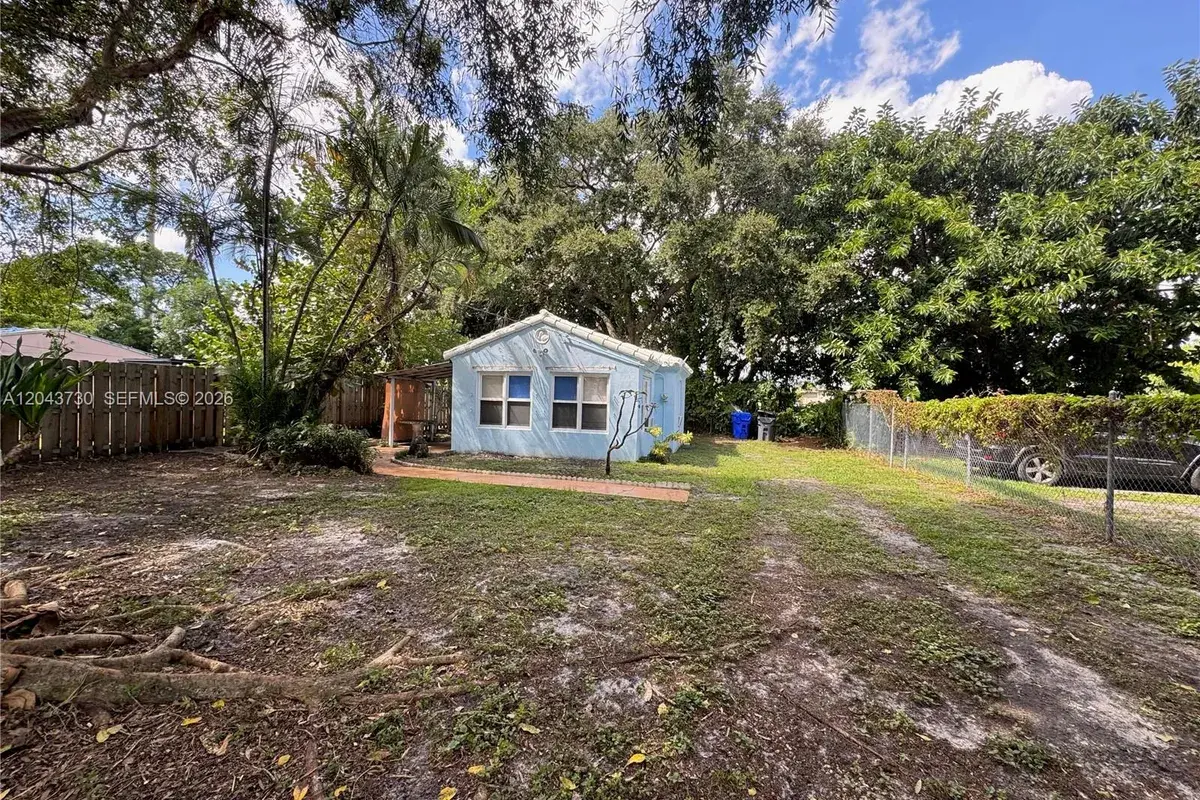 215 Columbus Pkwy, Hollywood FL 33021