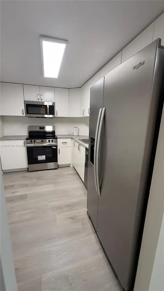 300 Bayview Dr # 211, Sunny Isles Beach FL 33160