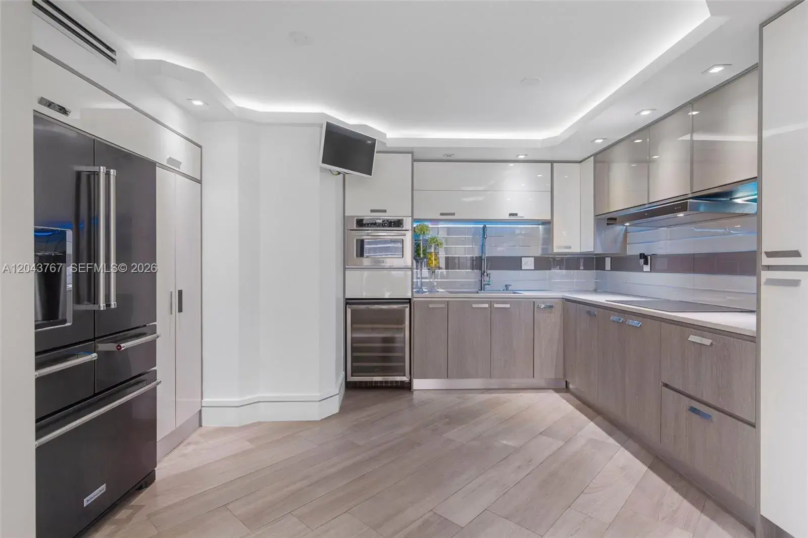 6061 Collins Ave # 8F, Miami Beach FL 33140