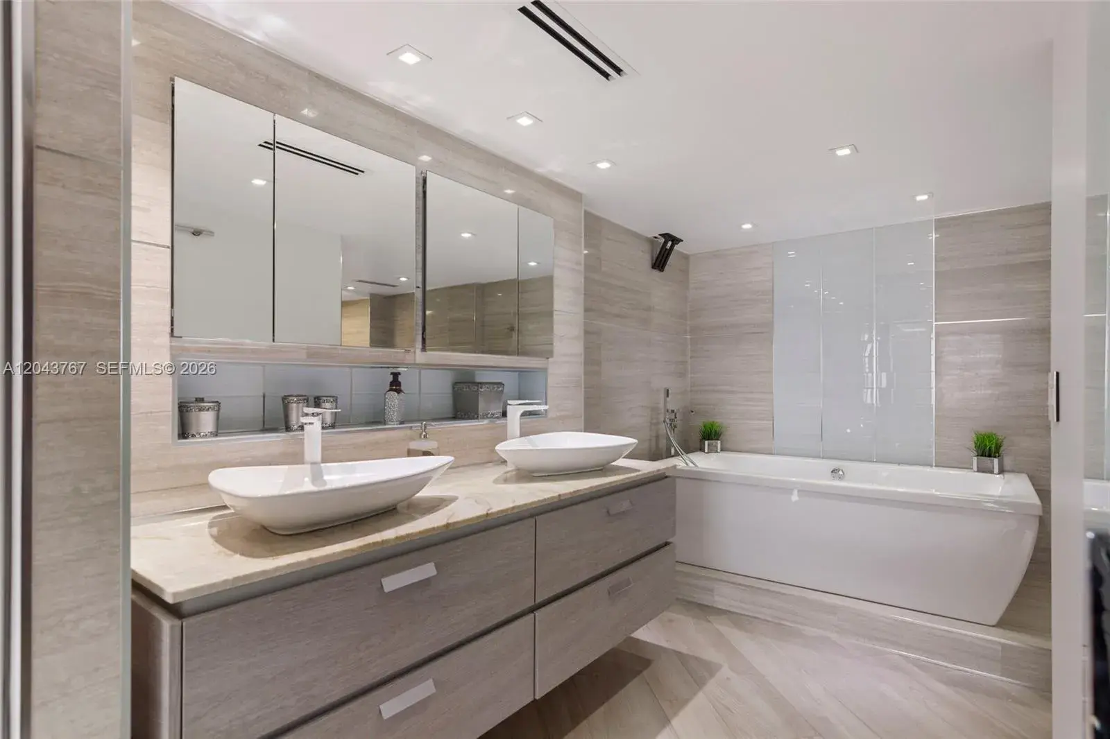 6061 Collins Ave # 8F, Miami Beach FL 33140