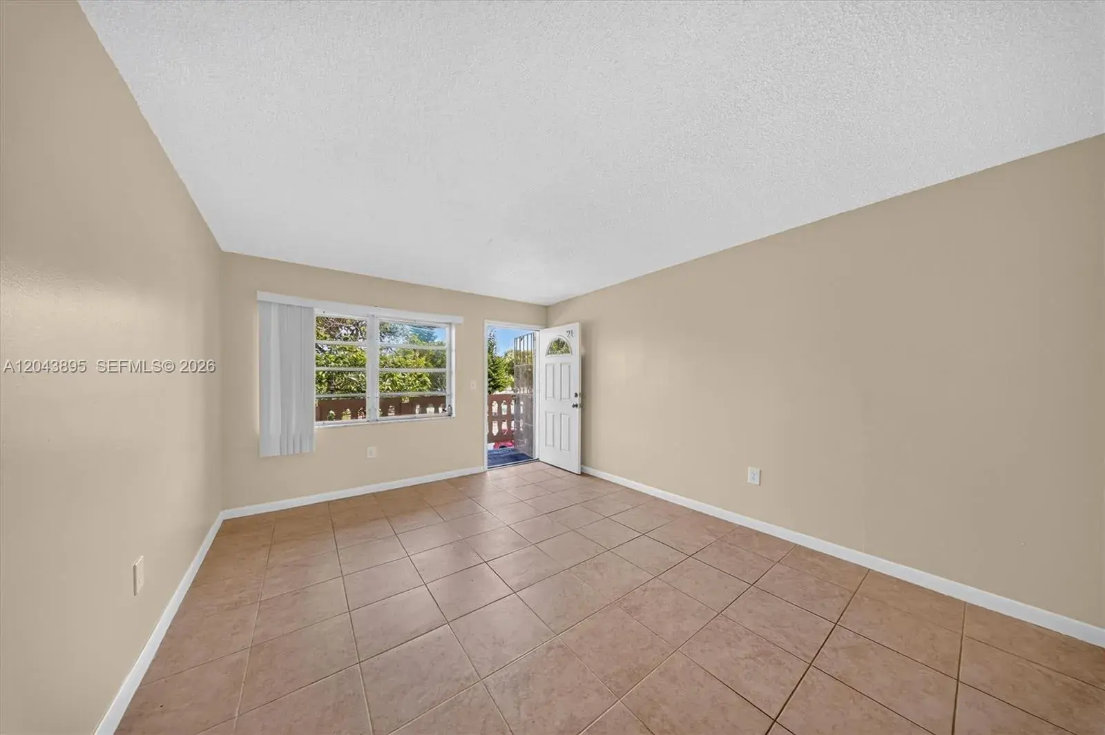 20311 NE 2nd Ave # 21, Miami FL 33179